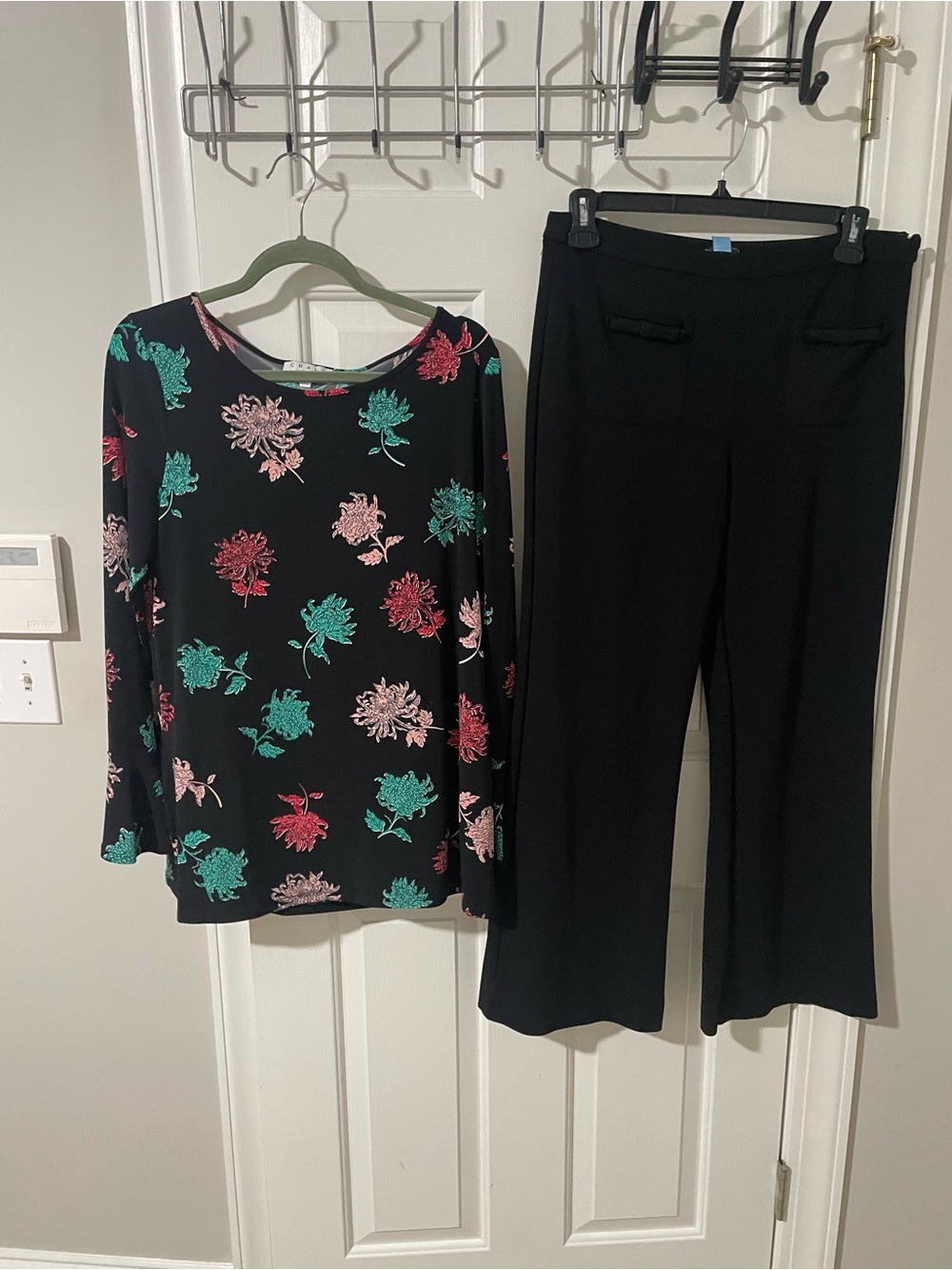 Black Floral Long-bell Sleeve Top large & Black Pants Set CeCe sz12